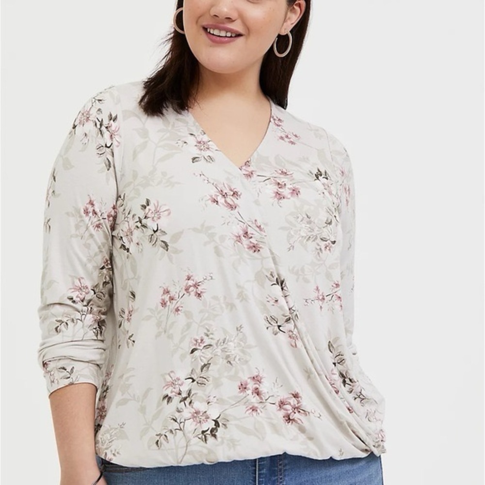 NWT Torrid Super‎ Soft Knits Cream Floral Long Sleeve Surplice Top